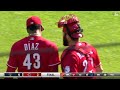Alexis Díaz strikes out the side for a save