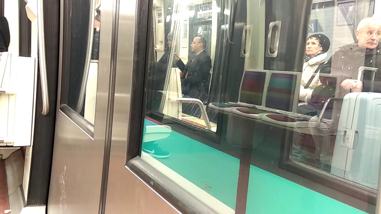 Les sablons - esplanade de la défense voyage à bord d'un MP05 de la ligne 1