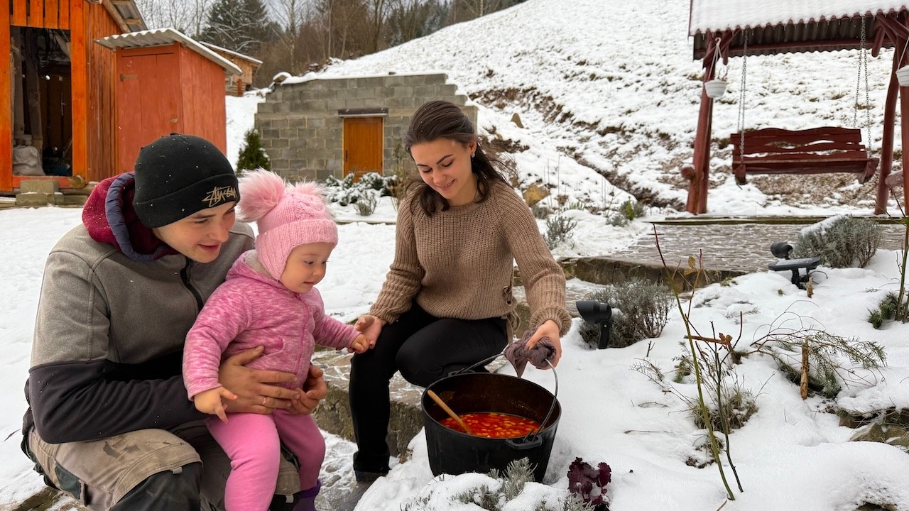 Carpathian First Snow ❄️ Young Family’s Cozy Village Day & Warm Bograch Fire 🔥🏔️
