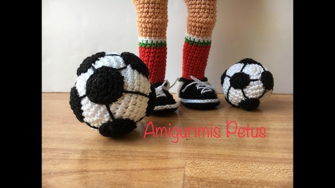 Llavero de Balón de fútbol a crochet/crochet soccer ball keychain 