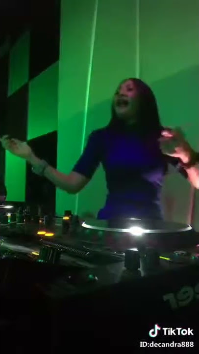 Dj prit prit juts below