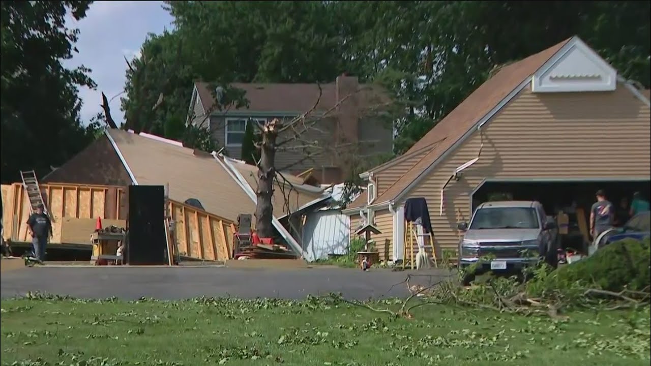 Major cleanup in Elgin after tornados rip through neighborhoods - YouTube