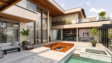 An urban oasis spanning 1300m² with a wine cellar for 600 bottles.