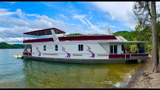 Houseboating vacation on Dale Hollow Lake in Tennessee.