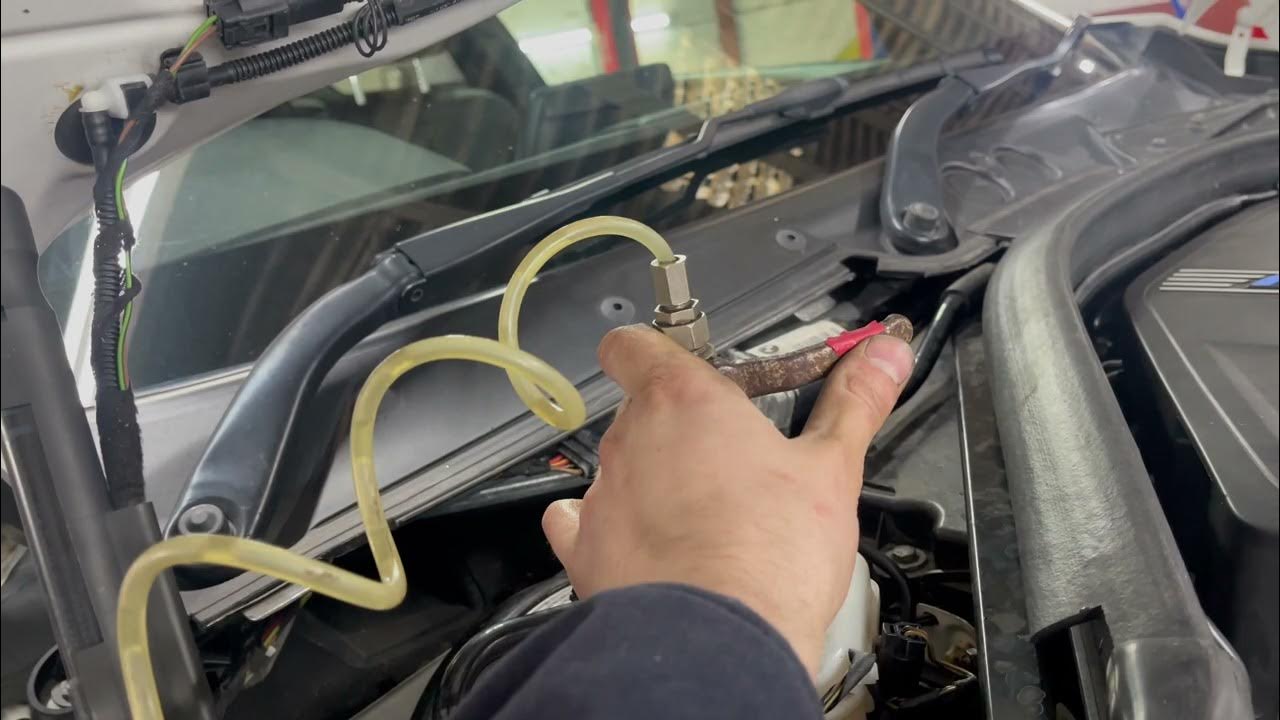 2 Effective Clutch Bleed Procedures Master/Slave Cylinder Pressure/Vacuum Bleed BMW 1 Series