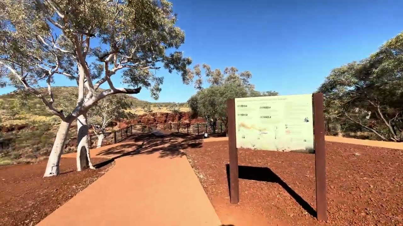 Dales Gorge Walks starting with the Rim Walk Karijini, Pilbara, Western Australia, Australia