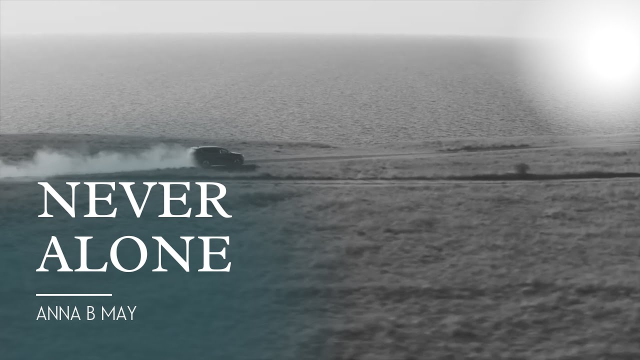 Anna B May - Never Alone | Music Video bekijken op YouTube Anna B May - Never Alone | Music Video bekijken op YouTube
