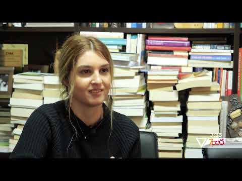 Video: Çfarë këmben Hansi për dy librat që i jep Liesel-it?