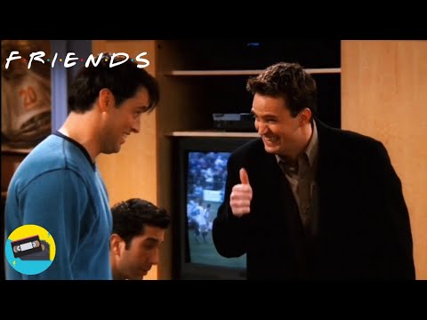 Chandler moves to Yemen - Friends | SeriesBox