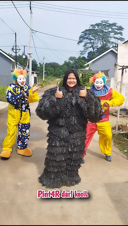 Badut Ulang tahun senang Cewek cantik Pakai kostum GRANDONG