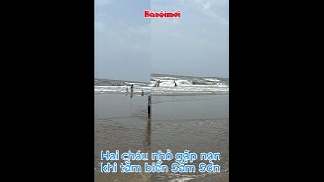 Tắm biển Sầm Sơn, hai cháu nhỏ bị sóng cuốn  #baohanoimoi #tintuc #news