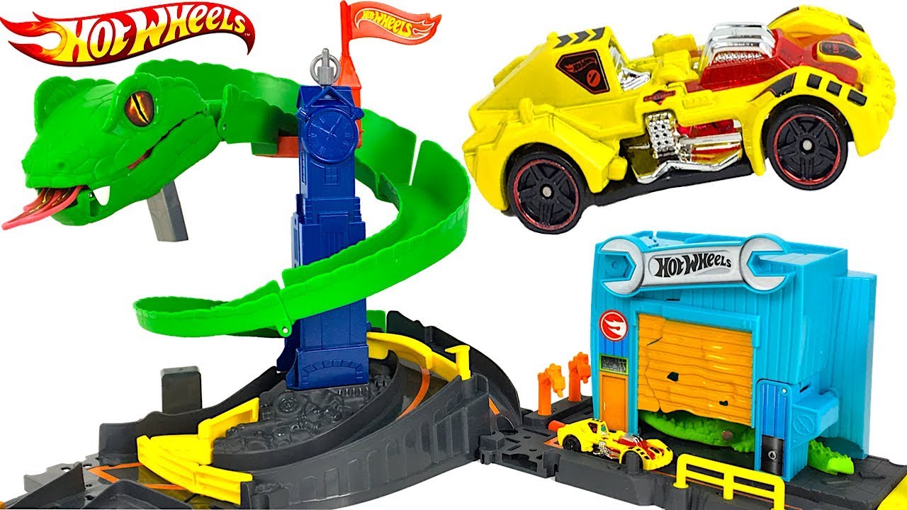 UNBOXING HOT WHEELS CITY GATOR GARAGE ATTACK PLAYSET WITH ROBOTIC ARMS &  CHOMPING GATOR FROM MATTEL 