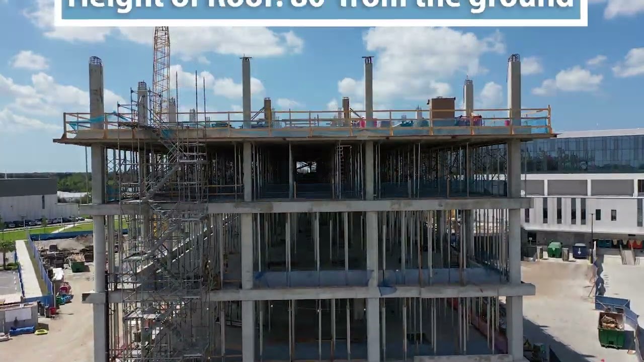 SMH-Venice Celebrates Topping Out of New Patient Tower