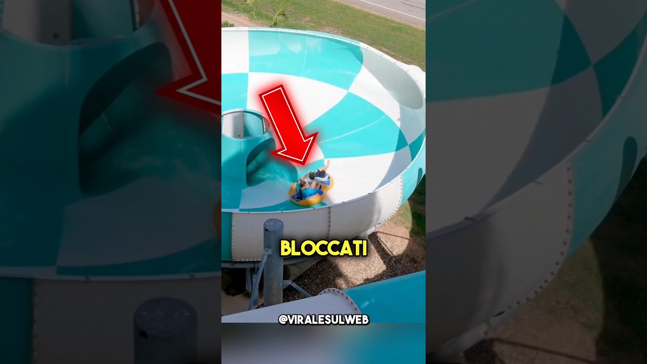 BLOCCATI SULLO SCIVOLO D'ACQUA 😱 