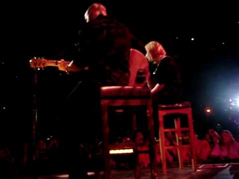 DAUGHTRY "fast car" with kelly clarkson 5-30-10