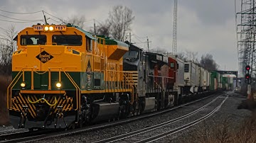 2 NS trains at Bound Brook, NJ feat. NS 1067 fresh out of Altonna, PA! 4/1/23