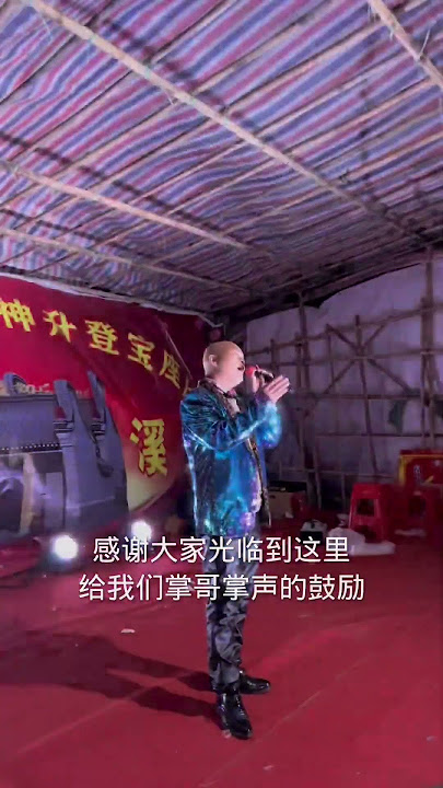 Guang Ge came to Wuzhou Temple Fair to sing on stage  and the audience was full [Guiping Guang Ge]]