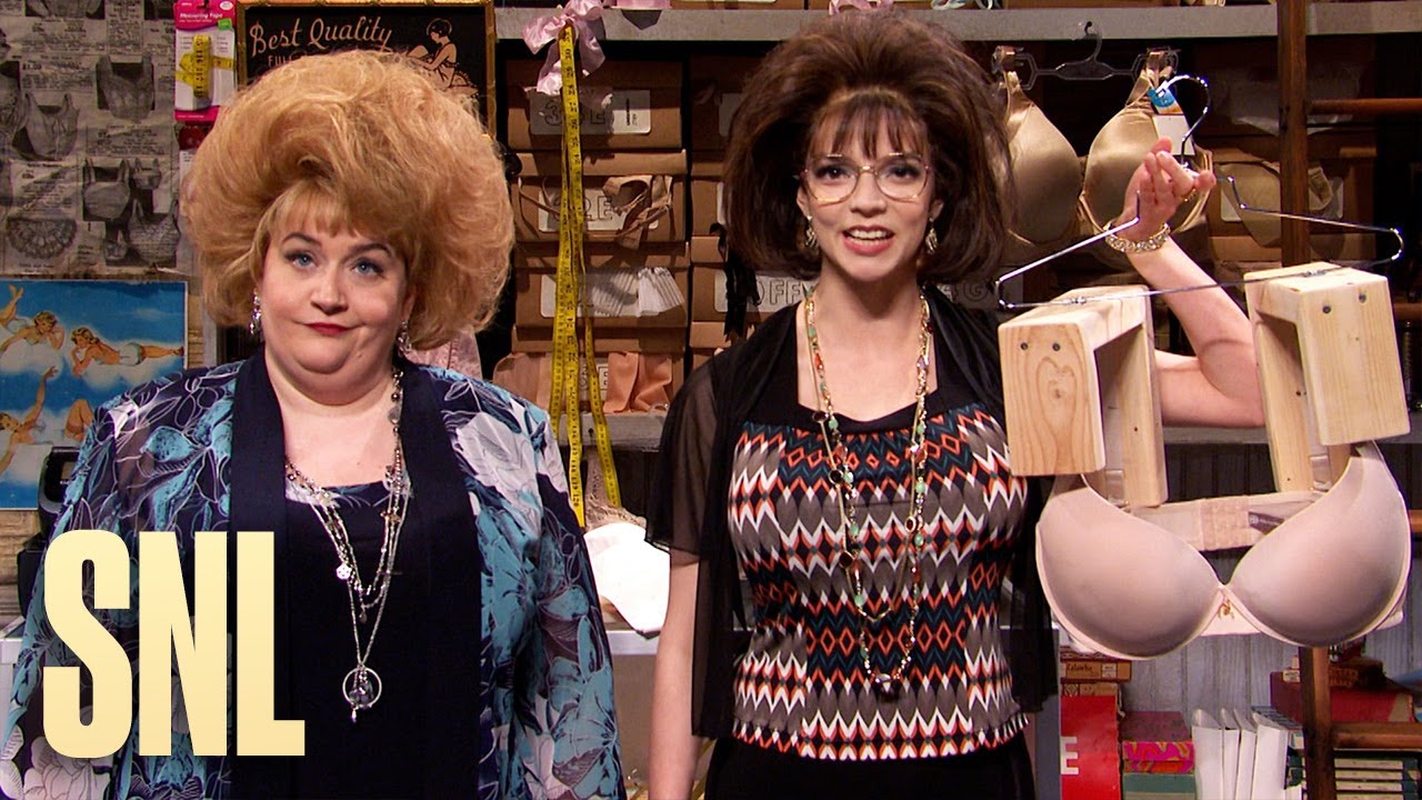 8 of our favorite holidaythemed SNL sketches