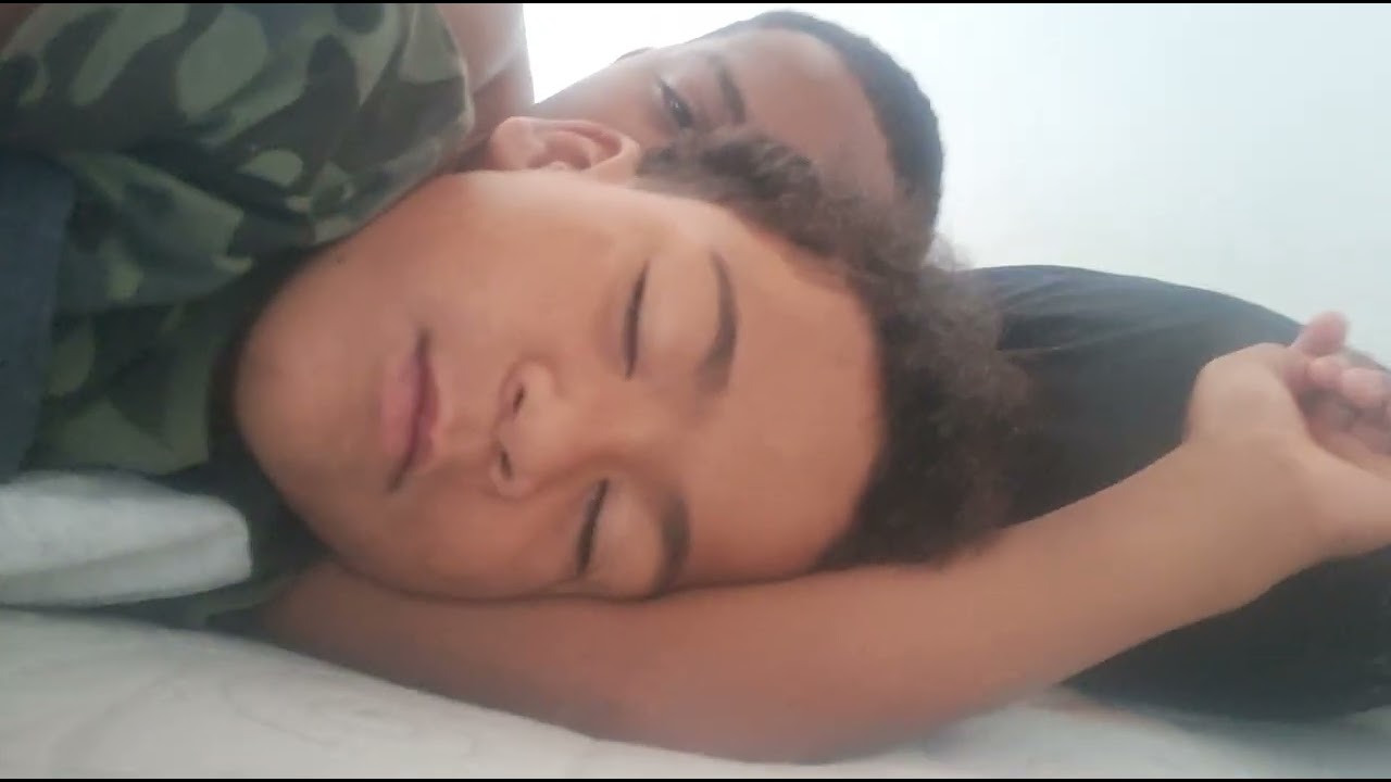 Atrapalhando ele dormir🤣🤣🤣