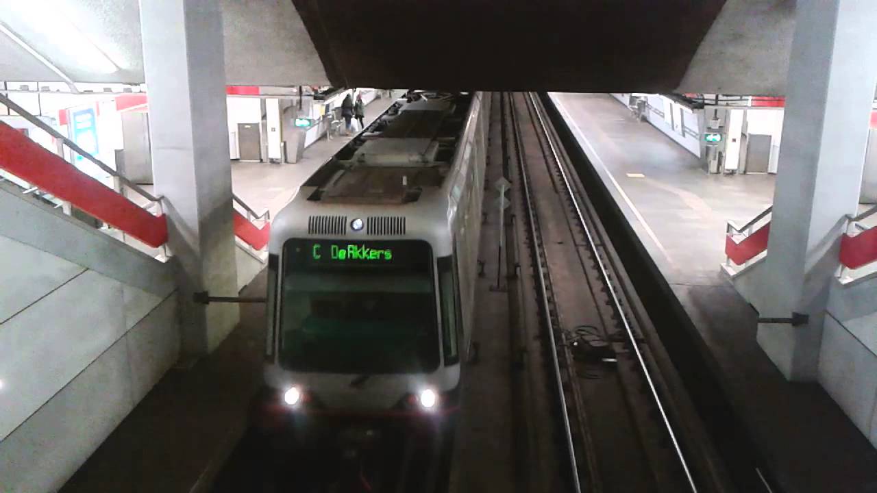 RET Metro 3*Type S op Oostplein richting De Akkers (metrolijn C)