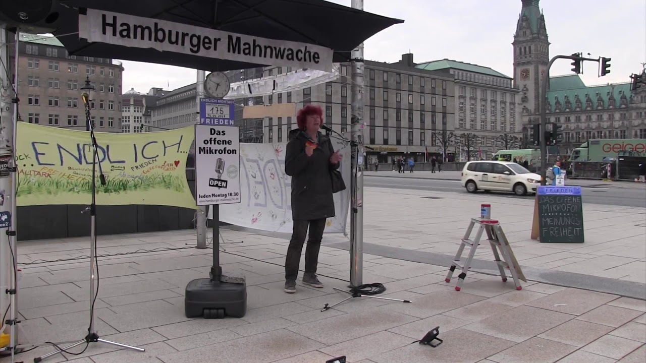 175. Hamburger Mahnwache-05 | Ilona zitiert das Grundgesetz