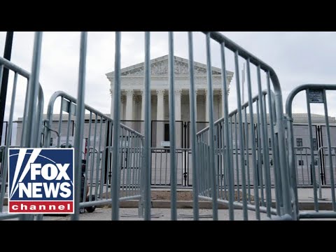 ⁣'The Five' reacts to agitators promising 'night of rage' ahead of SCOTUS ruling