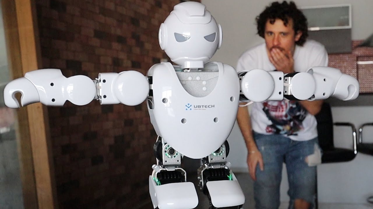 I bought a SMART ROBOT 🤖 How smart is it really? 