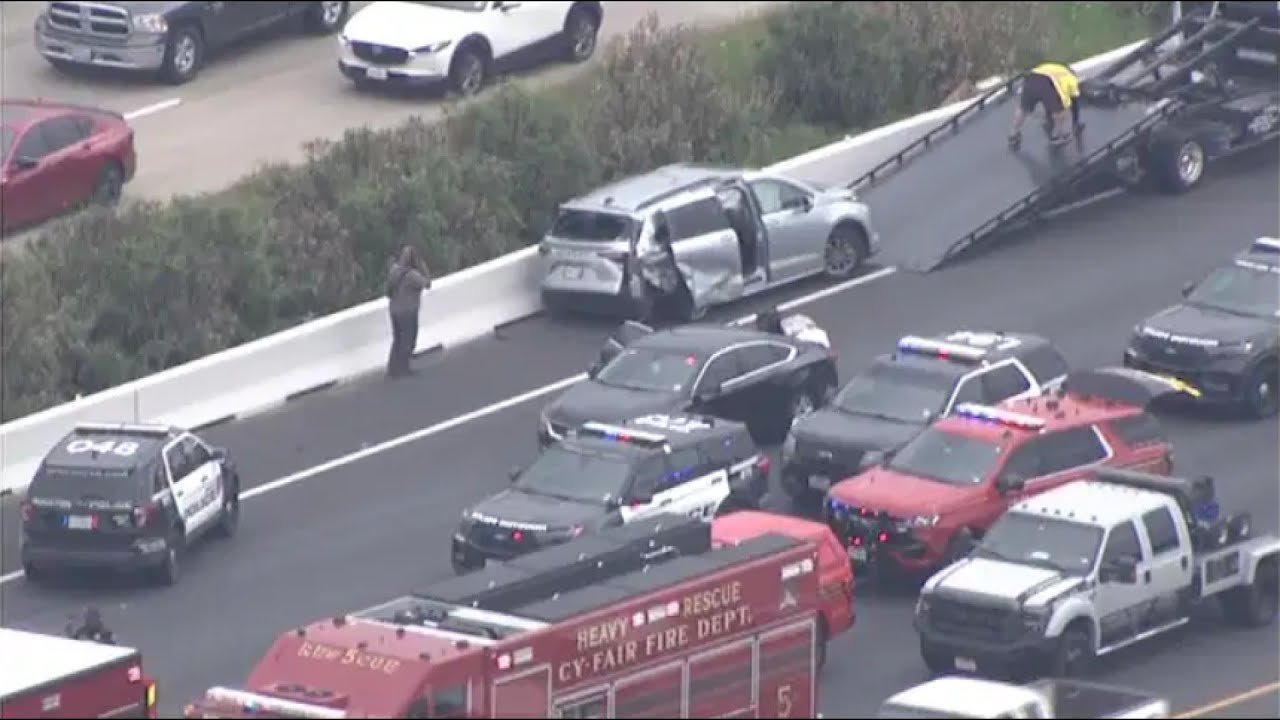 Houston police chase ends in three-vehicle crash - YouTube