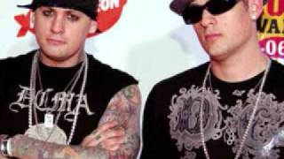 Good Charlotte - 05.The Story of my Old Man - Young &amp; Hopeless