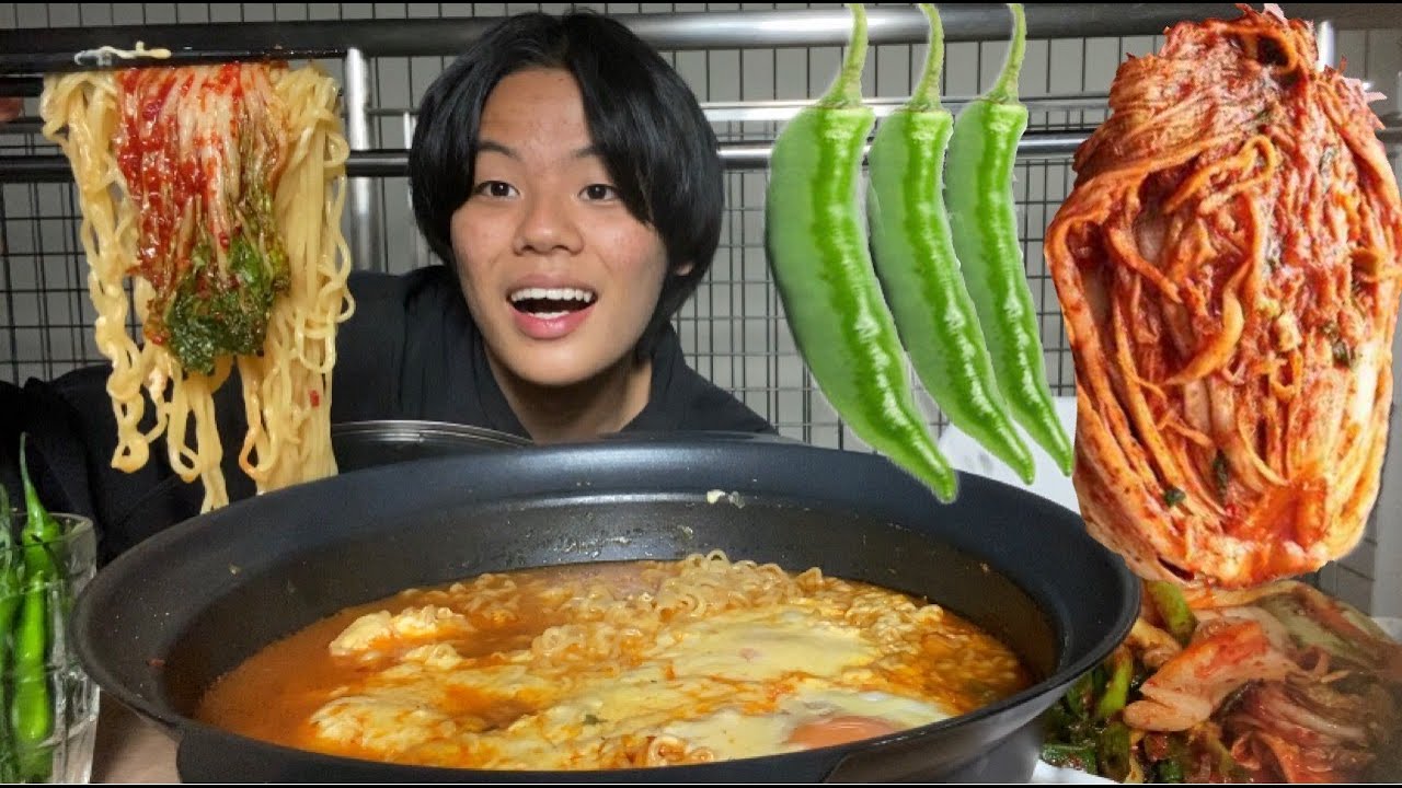 【咀嚼音ASMR】辛ラーメンを丸ごとキムチと食べる！