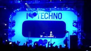 A-Trak DJ set live @ I Love Techno 2010 (entire 1h36m set filmed in HD! - part 1/8)