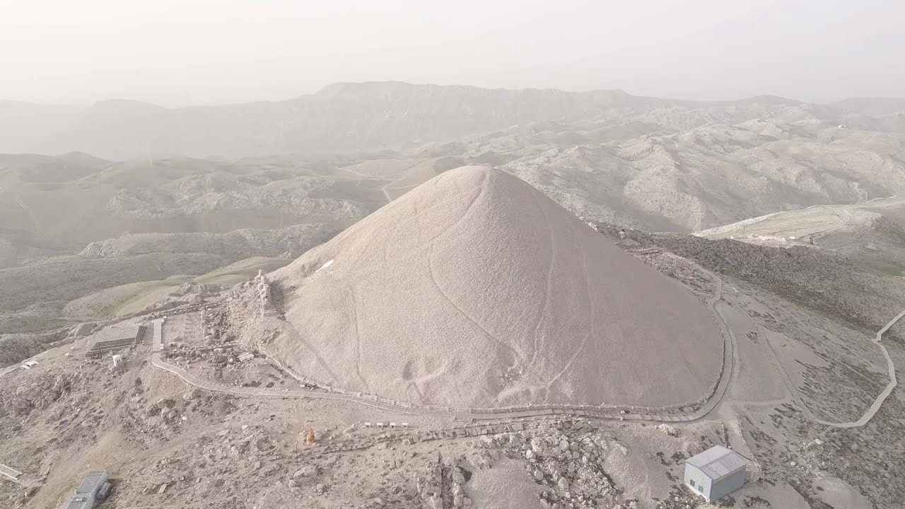 Rotanın son durağı Nemrut Dağı'na ziyaretçi akını