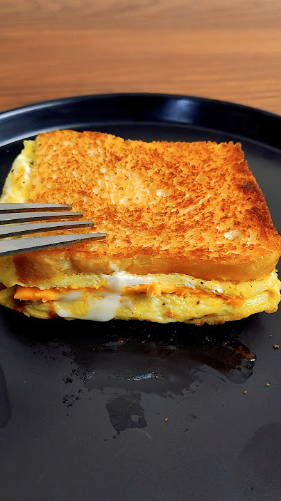 simple and delicious egg cheese sandwich! #breakfastsandwich #cooking