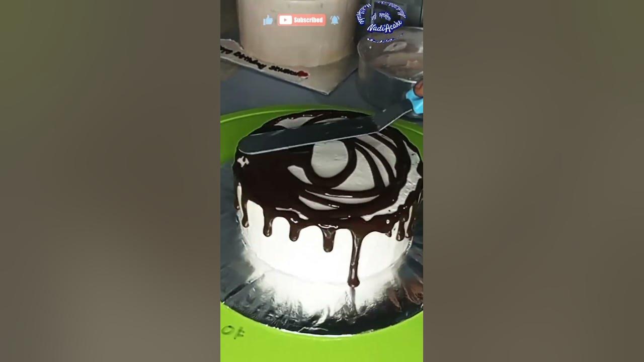 ini dia cara mudah untuk membuat coklat leleh #cake #dekorasicake #cakeultah #caramenghiaskue
