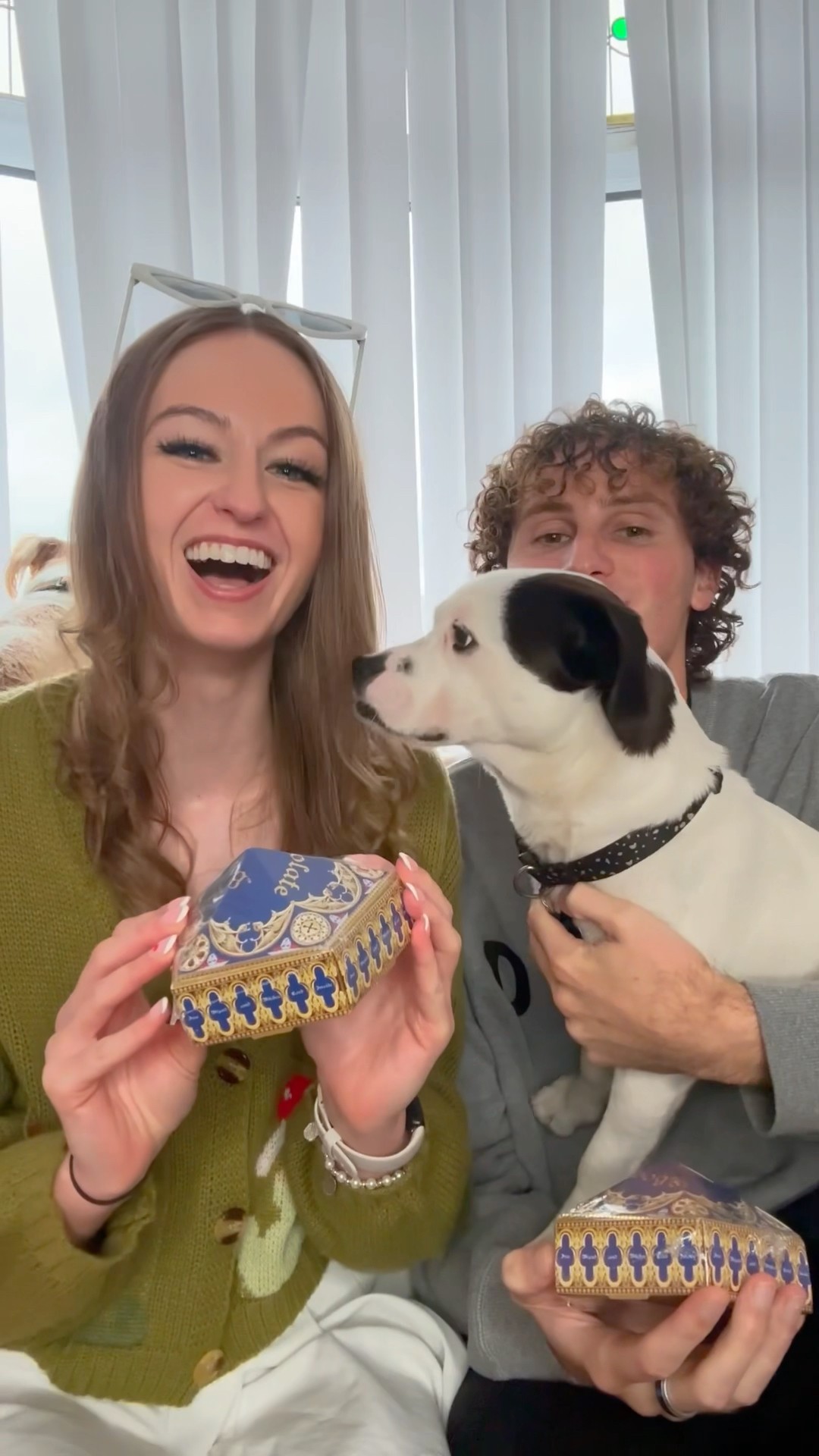 UNBOXING CHOCOLATE FROGS FROM HARRY POTTER WORLD!!??⁉️ (MYSTERY WIZARD CARDS!!??) #Shorts