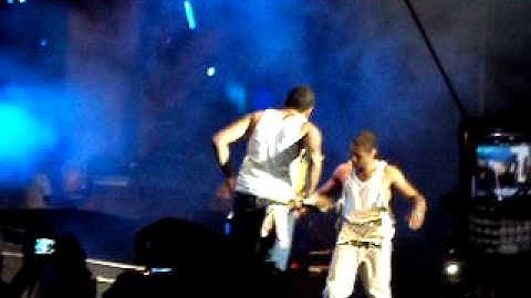 USHER AND CHRIS BROWN DANCING TOGETHER @ SUMFEST 2010
