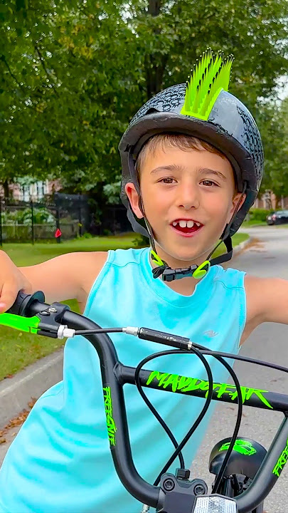 Matteo teaches bike safety #shorts #deedeeshow #safetyrulesforkids