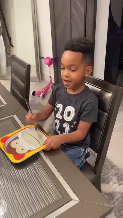 FEEDING MY SON DJ INVISIBLE FOOD #shorts