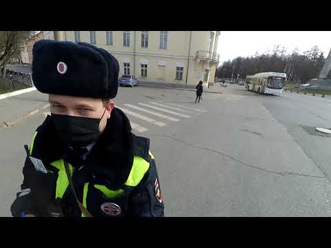 Остановили велосипедиста в центре Владимира. Попросили предоставить документы и переписали.