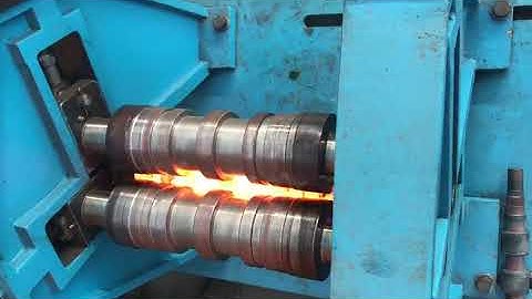 Cross wedge rolling machine make rolling gear shaft pre-form