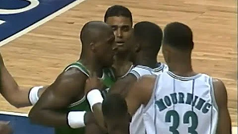 Larry Johnson vs Xavier McDaniel Fight - 1993 Play...