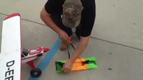 RC parachute drop Fun Cub