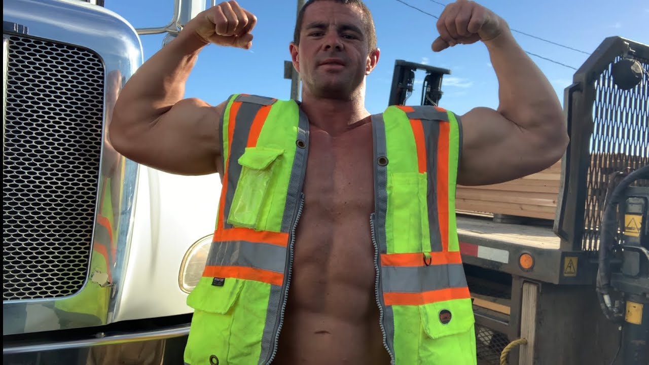 Rest day from gym. Um pumped Posing after working in hot sun all day.