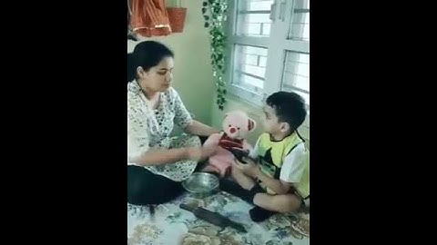 Baby not eat when mother is beating a toy