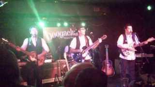 Los Escarabajos - "Please please me" (BoogaClub, Granada) [04-10-2013]