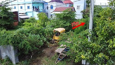 Medium side!! KOMATSU D20P Dozer Beating forest in small area