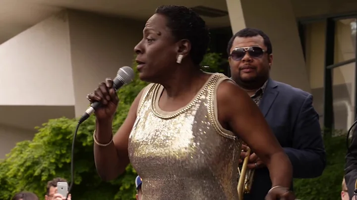 Sharon Jones & The Dap Kings - Full Performance (L...