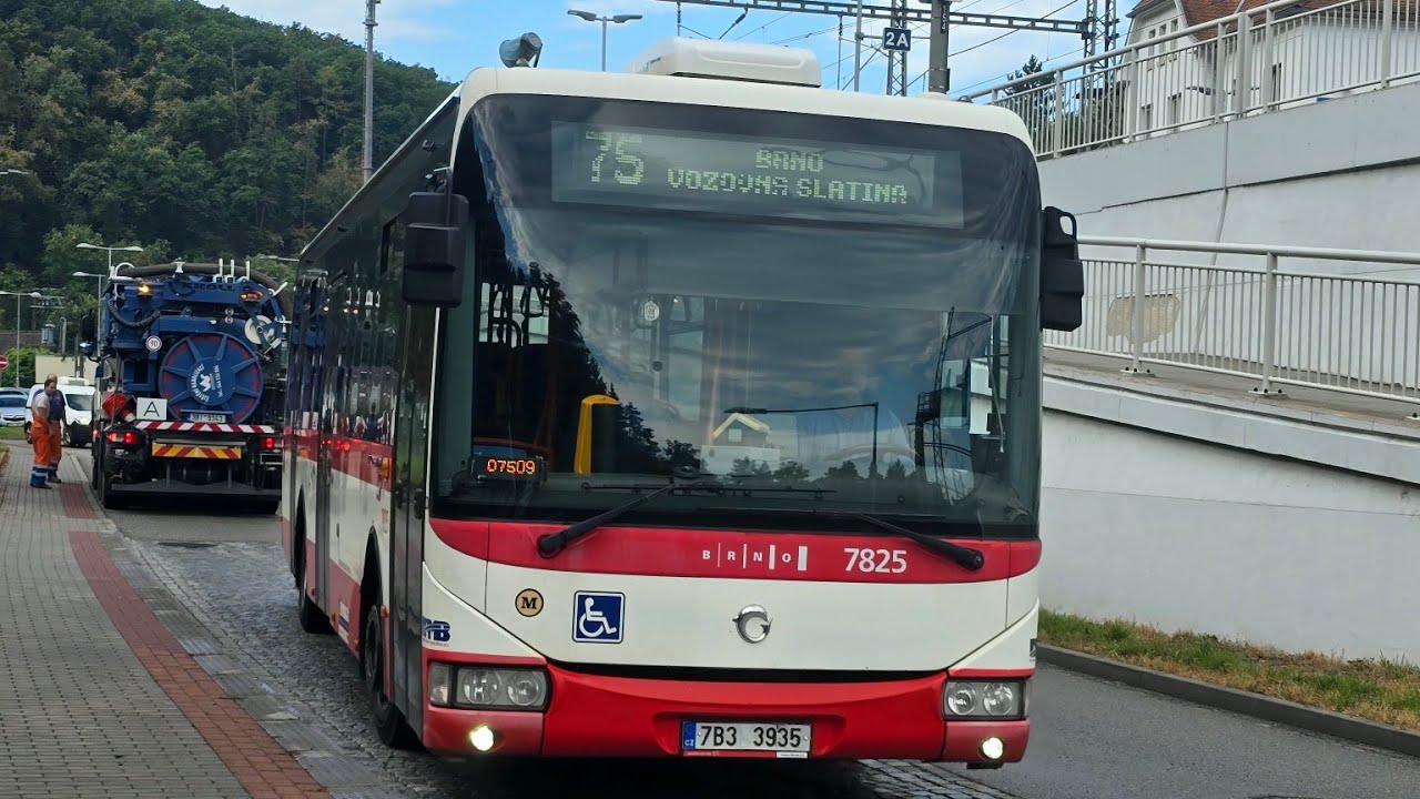 Jízda linkou 225 po Adamově 