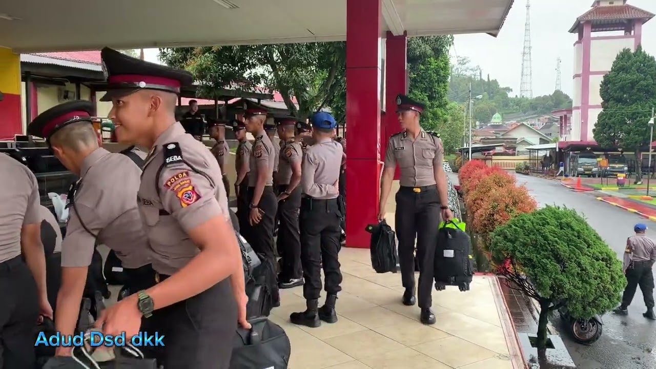 SELAMAT DATANG KEMBALI DIBUMI KANDUNG// GAGAHNYA KU MEMAKAI BAJU PDH#siswa#pendidikan