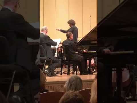 Mikhail Pletnev plays Bach's 1st Concerto. Михаил Плетнев и РНО. Бах: 1 концерт